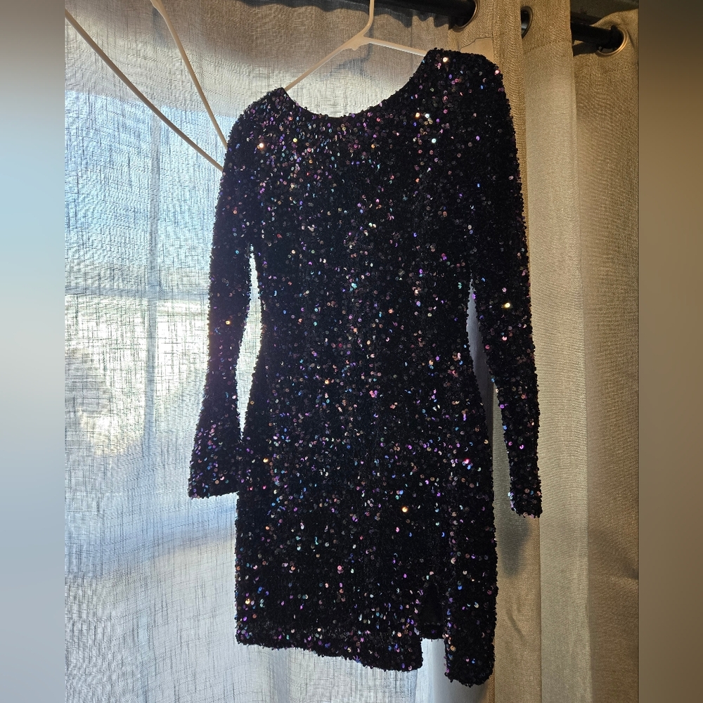Elegant Black Sequin Backless Dress - Picture 2 of 6